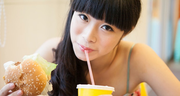 Japonaise se réveille pour sucer Japonaise se réveille pour sucer